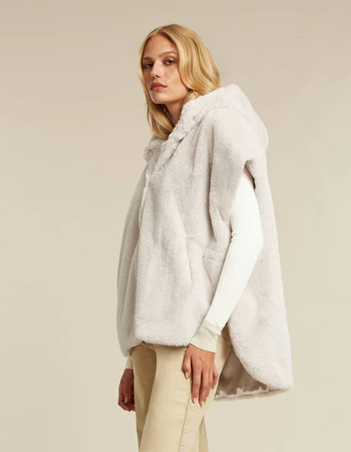 Beaumont poncho met pels ecru