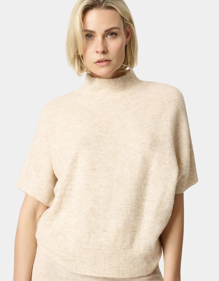 Aimee The Label korte mouw pull beige