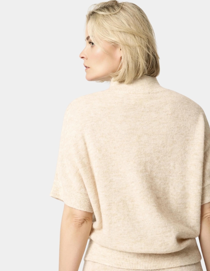 Aimee The Label korte mouw pull beige